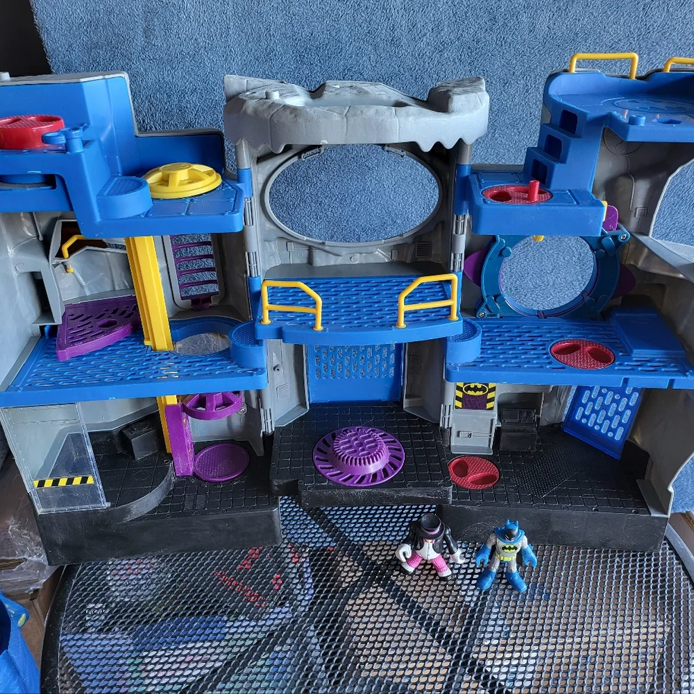 2007 Fisher-Price Imaginext DC Super Friends Batcave - Picture 1 of 4